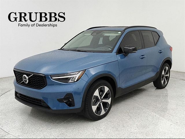 2023 Volvo XC40 Plus Dark Theme