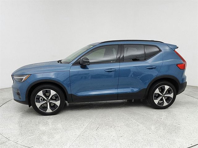 2023 Volvo XC40 Plus Dark Theme