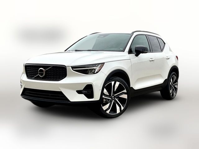 2023 Volvo XC40 Plus Dark Theme