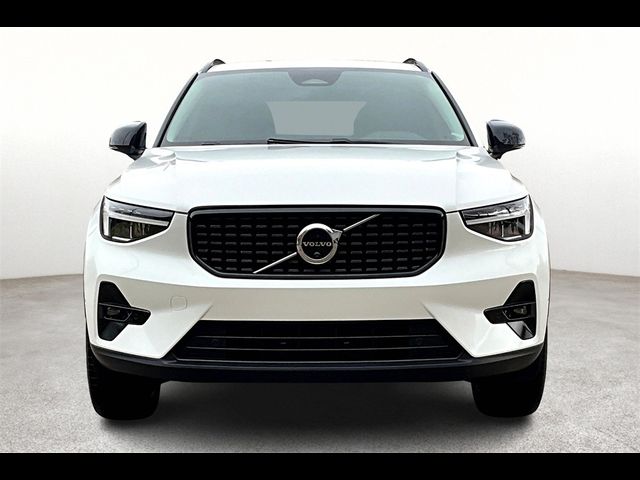 2023 Volvo XC40 Plus Dark Theme