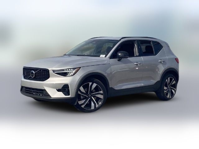2023 Volvo XC40 Plus Dark Theme
