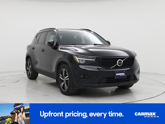 2023 Volvo XC40 Plus Dark Theme