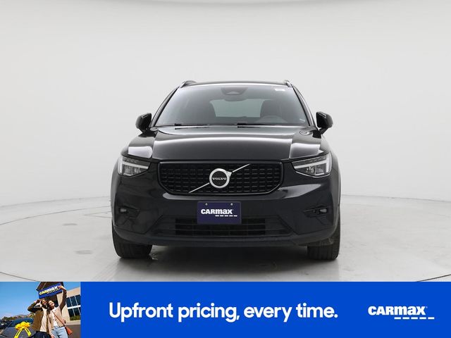 2023 Volvo XC40 Plus Dark Theme