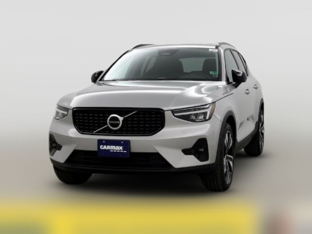 2023 Volvo XC40 Plus Dark Theme