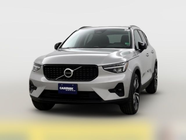 2023 Volvo XC40 Plus Dark Theme