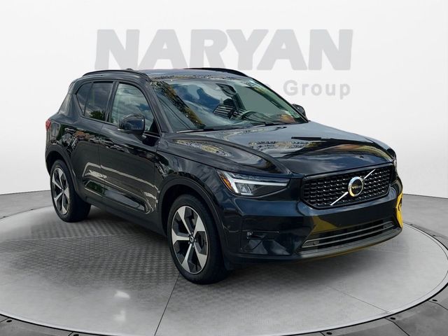 2023 Volvo XC40 Ultimate Dark Theme