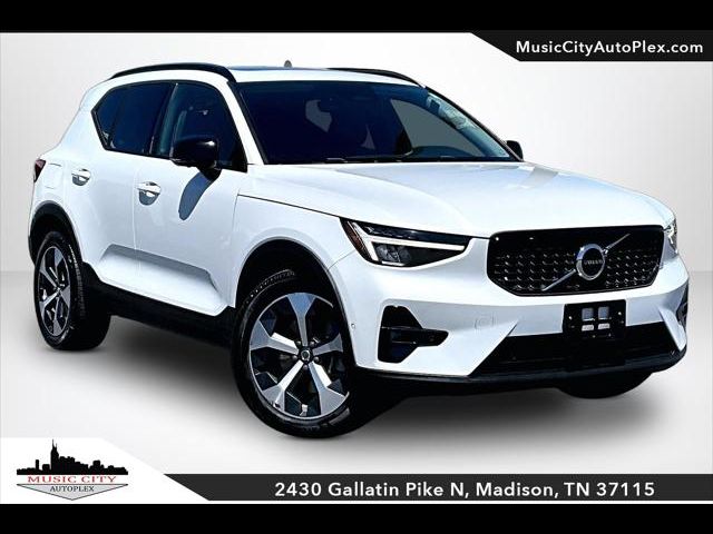 2023 Volvo XC40 Ultimate Dark Theme