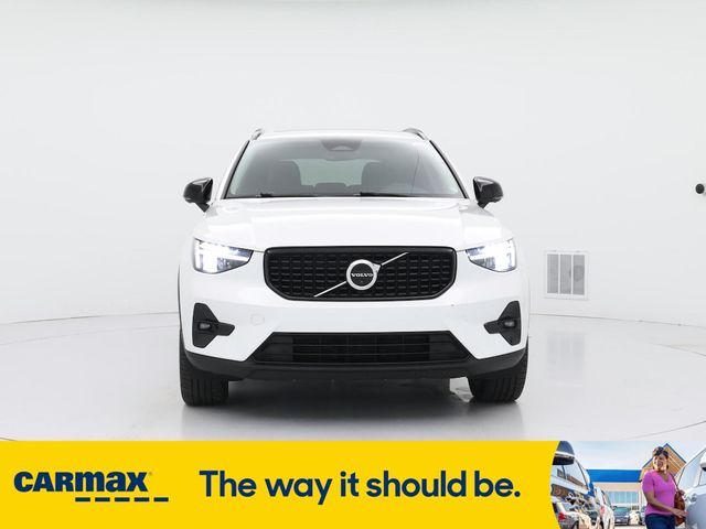 2023 Volvo XC40 Ultimate Dark Theme