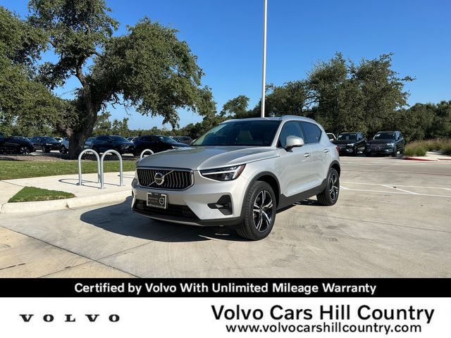 2023 Volvo XC40 Plus Bright Theme