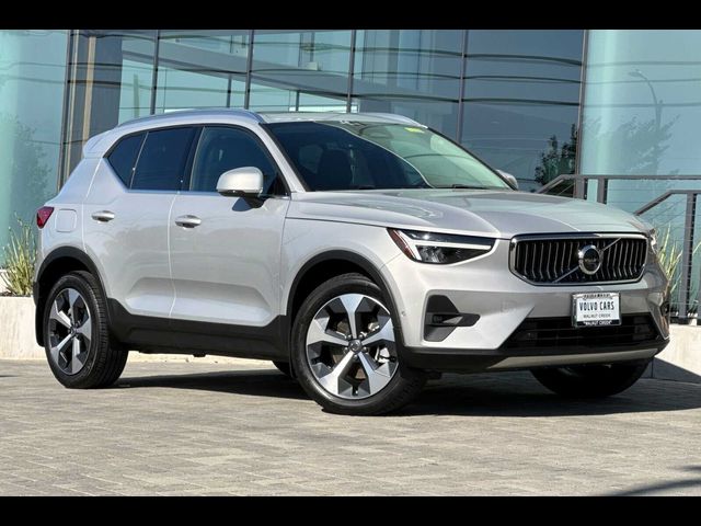 2023 Volvo XC40 Plus Bright Theme
