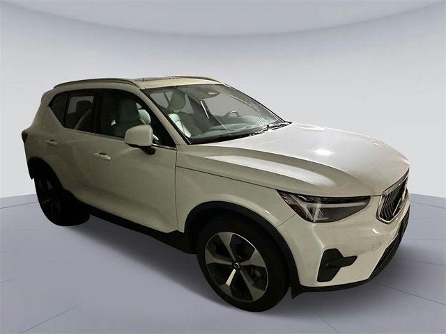 2023 Volvo XC40 Plus Bright Theme