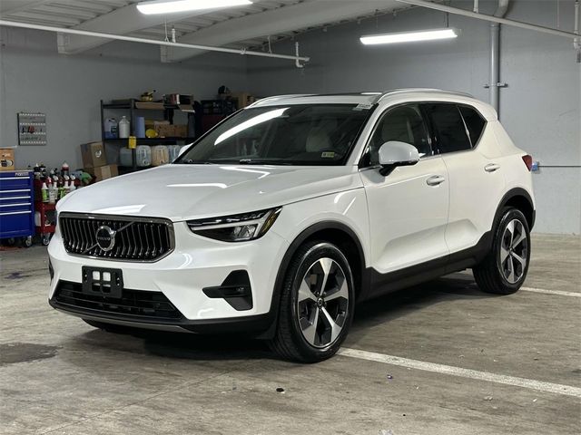 2023 Volvo XC40 Plus Bright Theme