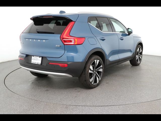 2023 Volvo XC40 Plus Bright Theme