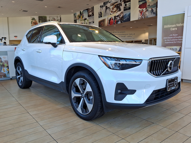 2023 Volvo XC40 Plus Bright Theme