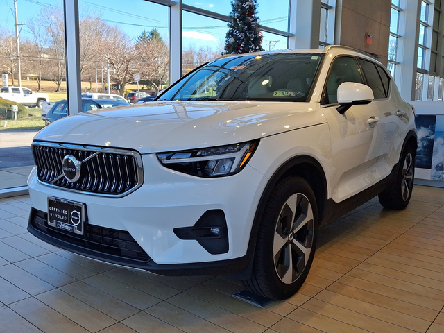 2023 Volvo XC40 Plus Bright Theme