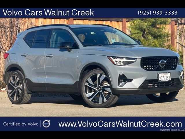 2023 Volvo XC40 Plus Dark Theme