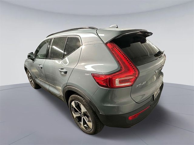 2023 Volvo XC40 Plus Dark Theme