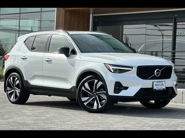 2023 Volvo XC40 Plus Dark Theme