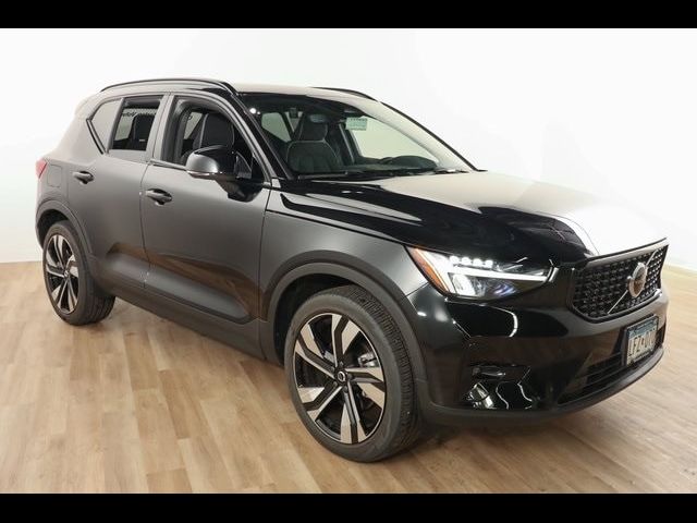 2023 Volvo XC40 Plus Dark Theme