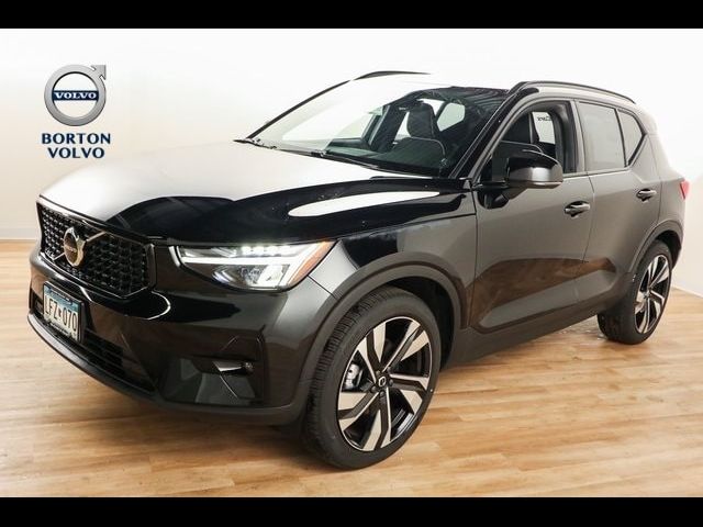 2023 Volvo XC40 Plus Dark Theme