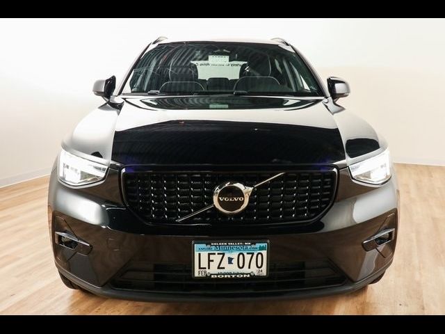 2023 Volvo XC40 Plus Dark Theme