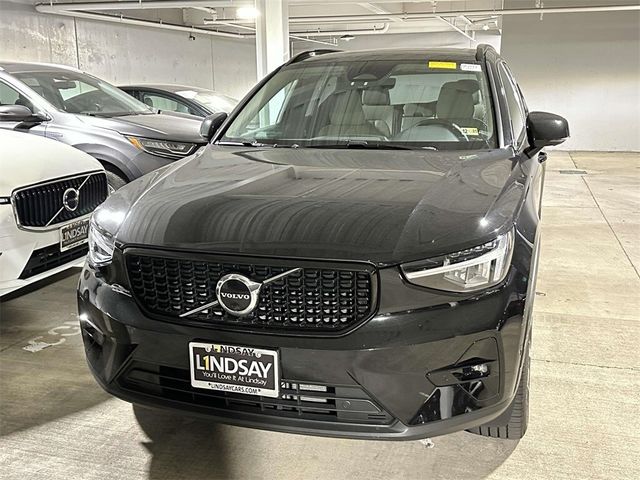 2023 Volvo XC40 Plus Dark Theme