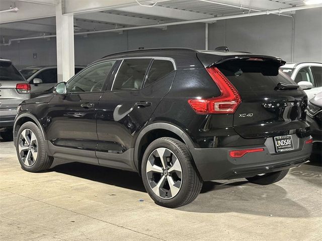 2023 Volvo XC40 Plus Dark Theme