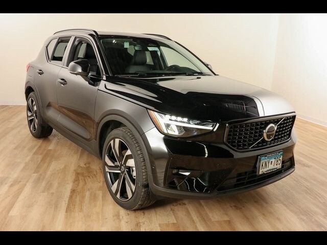 2023 Volvo XC40 Plus Dark Theme