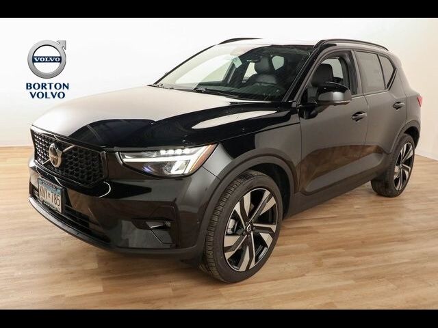 2023 Volvo XC40 Plus Dark Theme