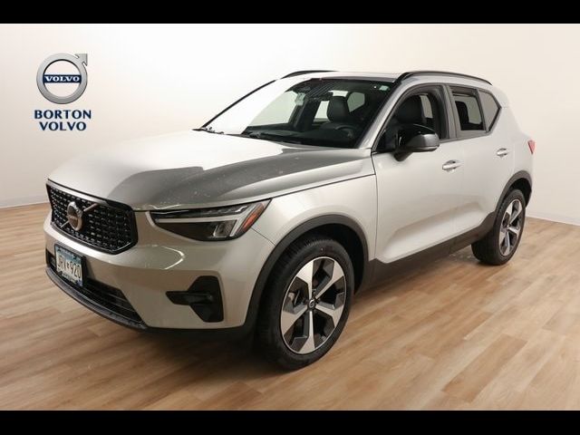 2023 Volvo XC40 Plus Dark Theme