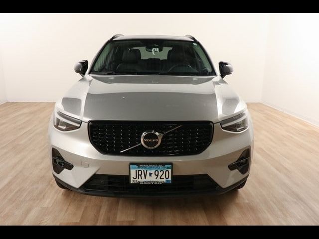 2023 Volvo XC40 Plus Dark Theme