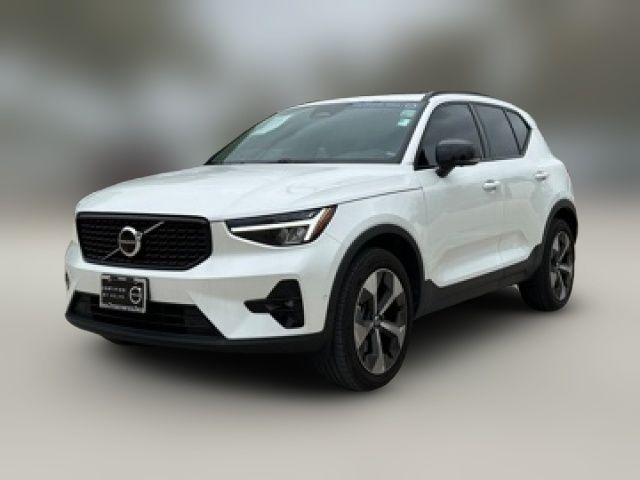 2023 Volvo XC40 Plus Dark Theme