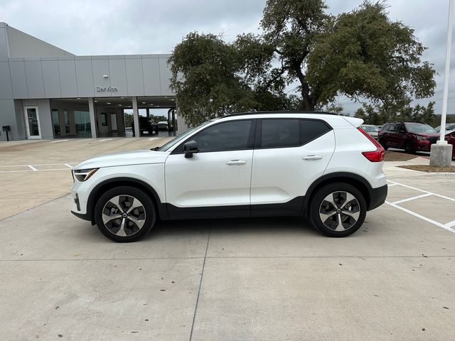 2023 Volvo XC40 Plus Dark Theme