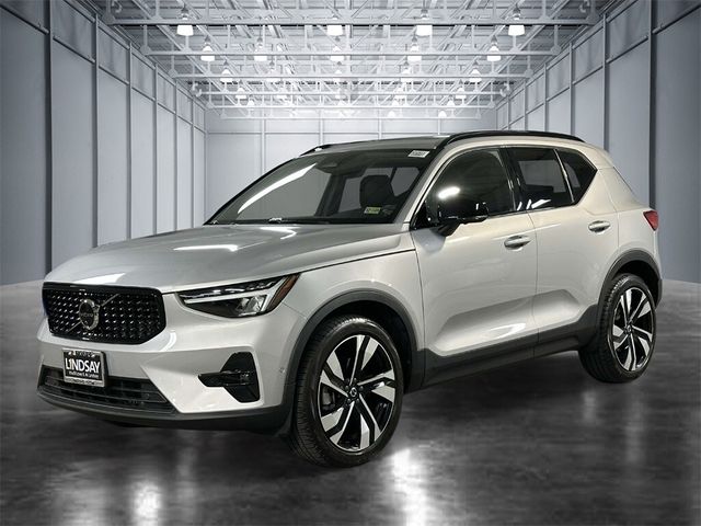 2023 Volvo XC40 Plus Dark Theme