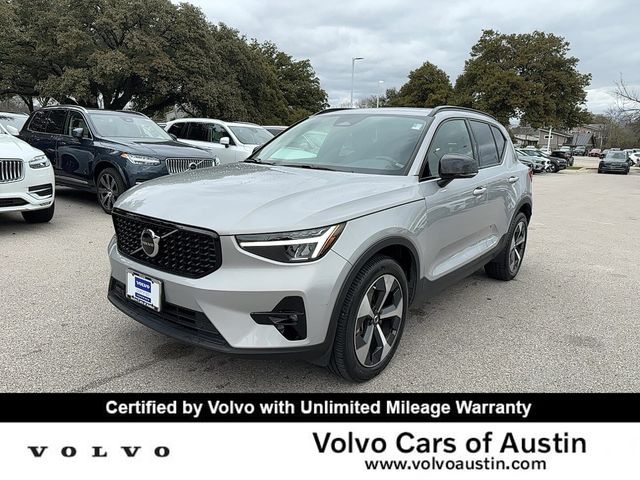 2023 Volvo XC40 Plus Dark Theme