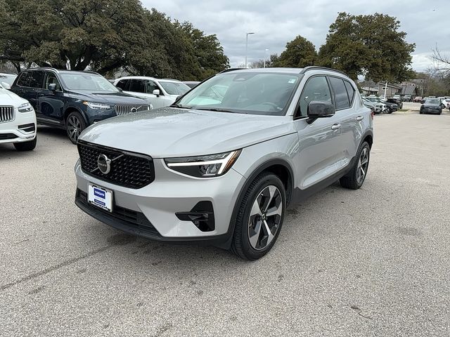 2023 Volvo XC40 Plus Dark Theme