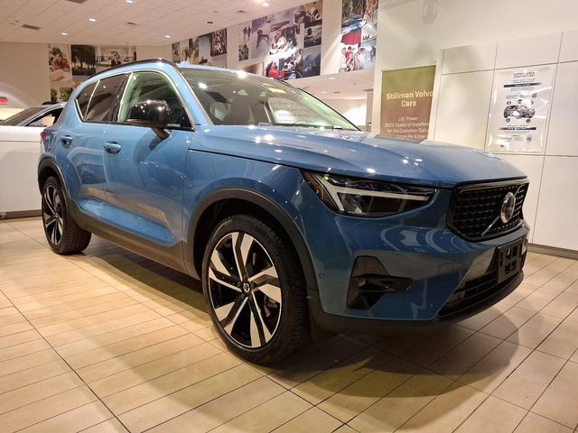 2023 Volvo XC40 Plus Dark Theme