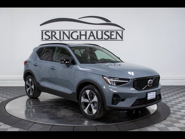 2023 Volvo XC40 Plus Dark Theme