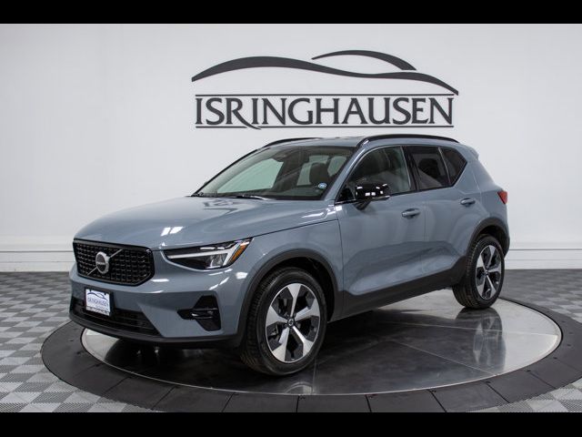 2023 Volvo XC40 Plus Dark Theme