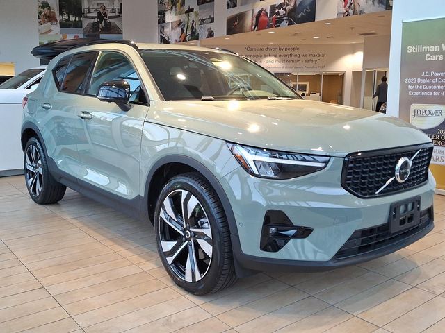 2023 Volvo XC40 Plus Dark Theme