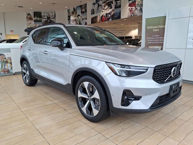 2023 Volvo XC40 Plus Dark Theme