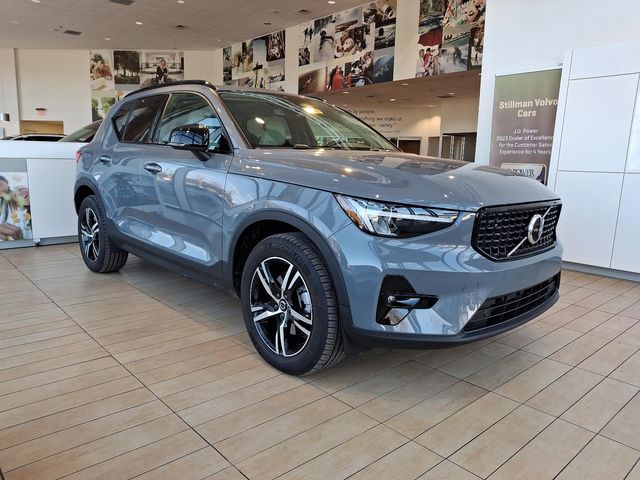 2023 Volvo XC40 Plus Dark Theme