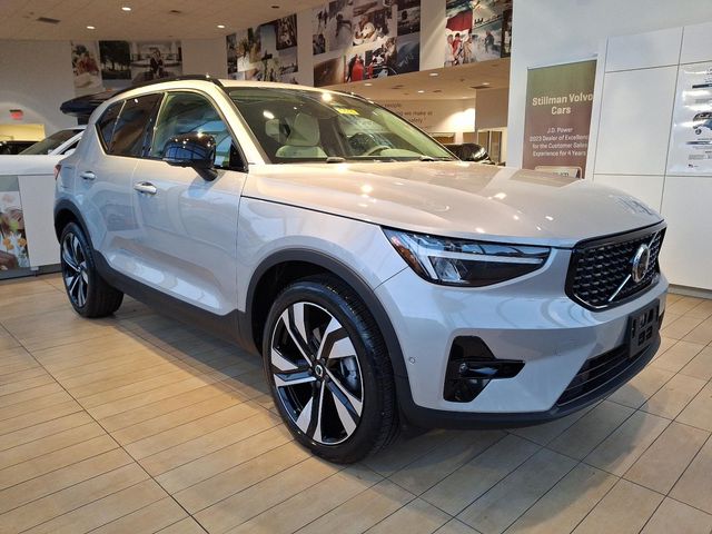 2023 Volvo XC40 Plus Dark Theme