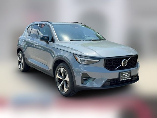 2023 Volvo XC40 Plus Dark Theme