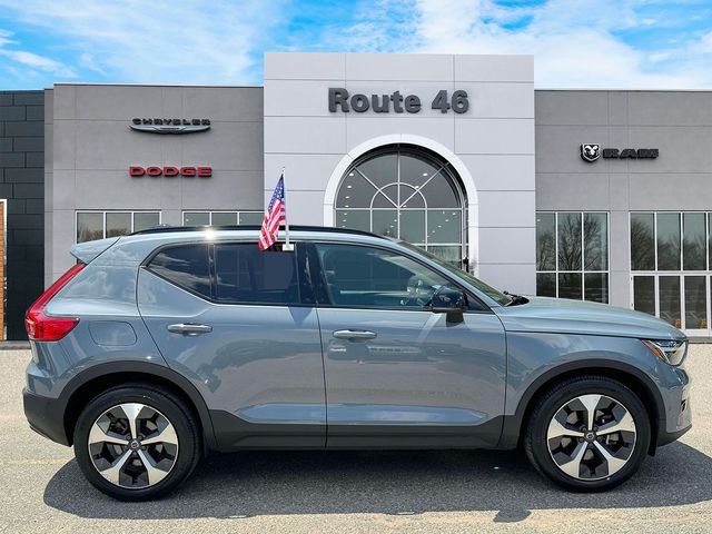 2023 Volvo XC40 Plus Dark Theme