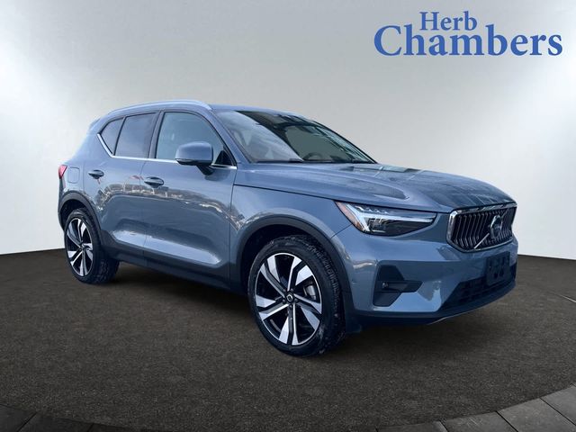 2023 Volvo XC40 Ultimate Bright Theme