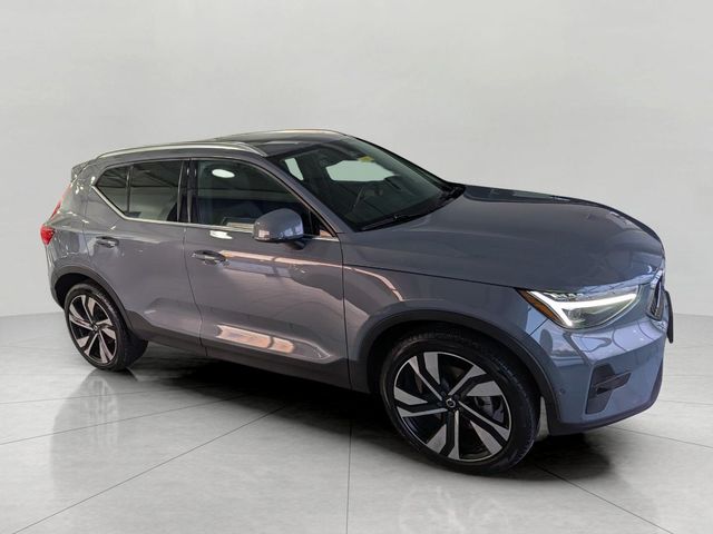 2023 Volvo XC40 Ultimate Bright Theme