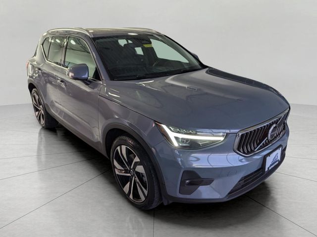 2023 Volvo XC40 Ultimate Bright Theme