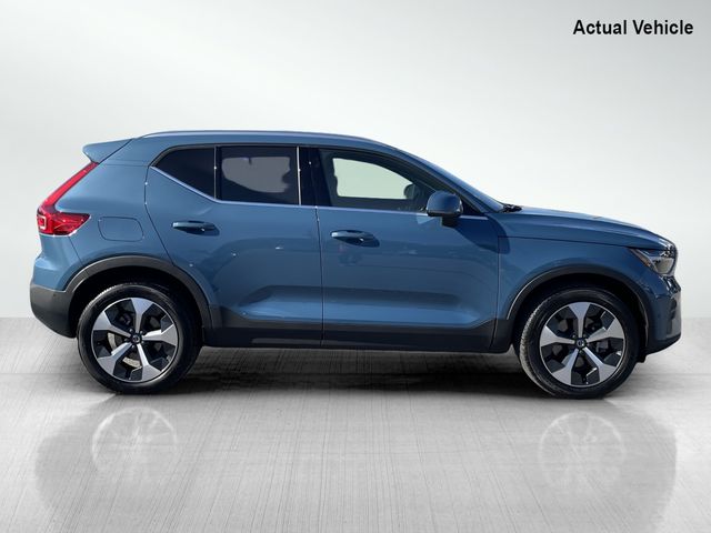 2023 Volvo XC40 Ultimate Bright Theme