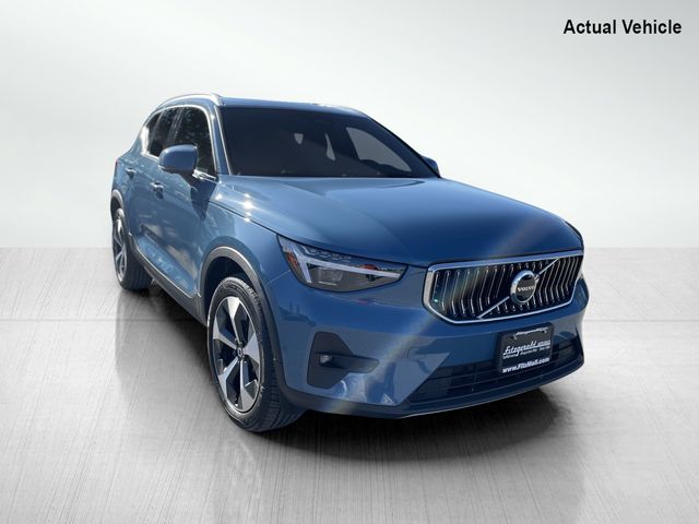 2023 Volvo XC40 Ultimate Bright Theme